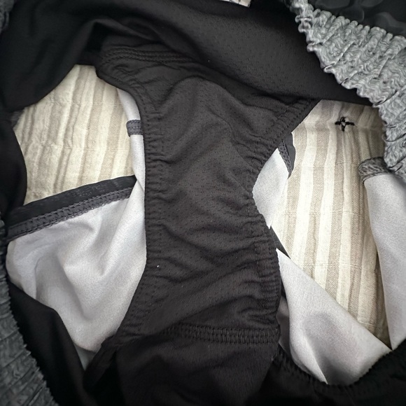 Vuori Clementine 2.0 Women's Camouflage Athletic Shorts. 2” - Picture 6 of 9